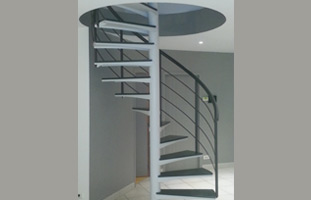 escalier-helicoidal-design-acier